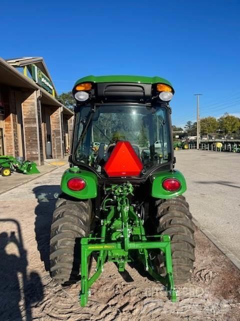 John Deere 3046R Traktoren