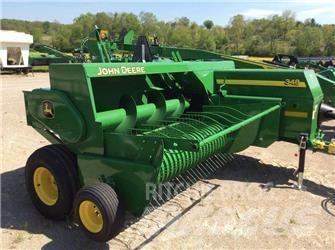 John Deere 348 Quaderpressen