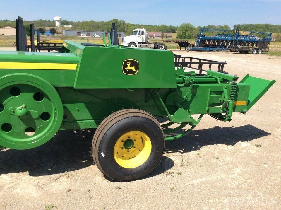 John Deere 348 Quaderpressen