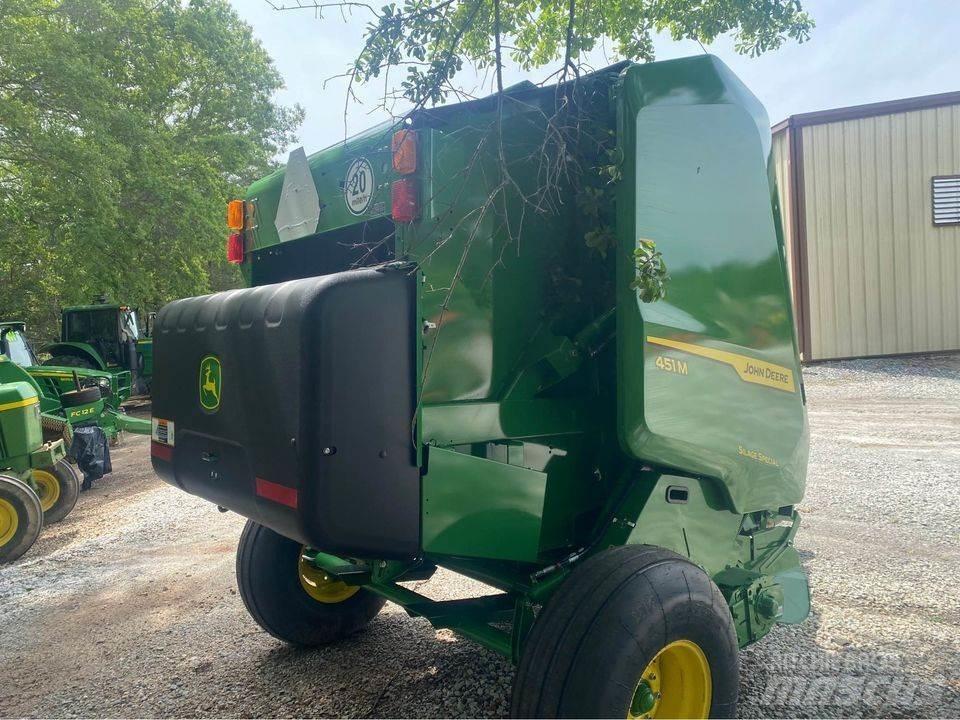 John Deere 451M Rundballenpressen