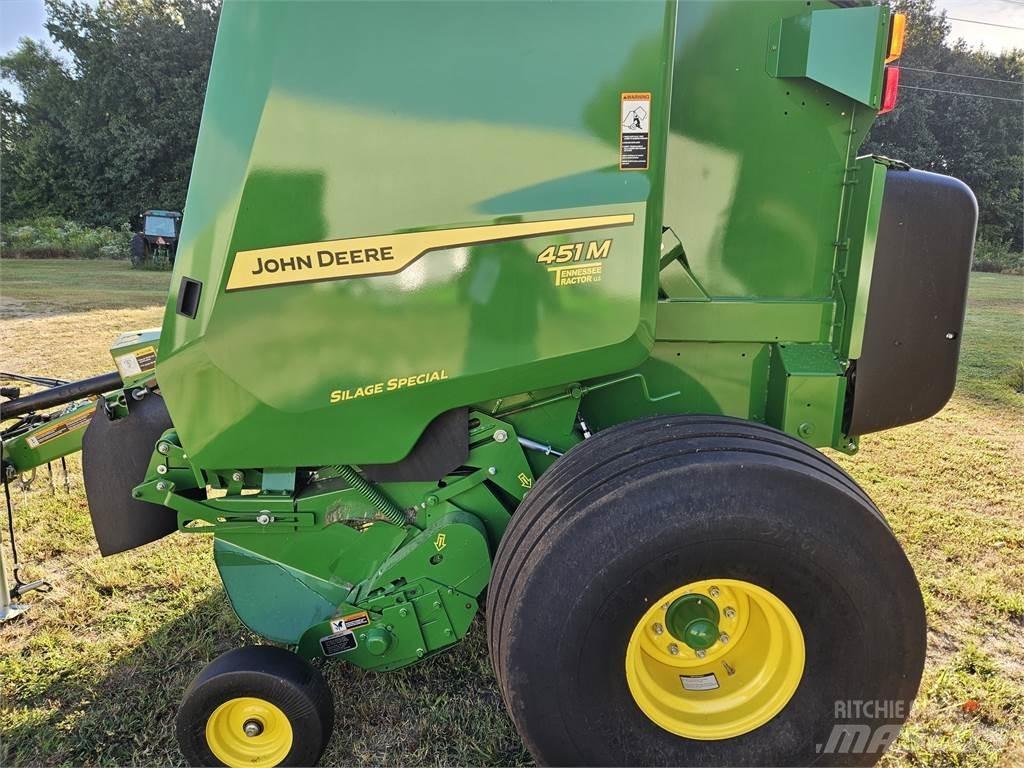 John Deere 451M Rundballenpressen