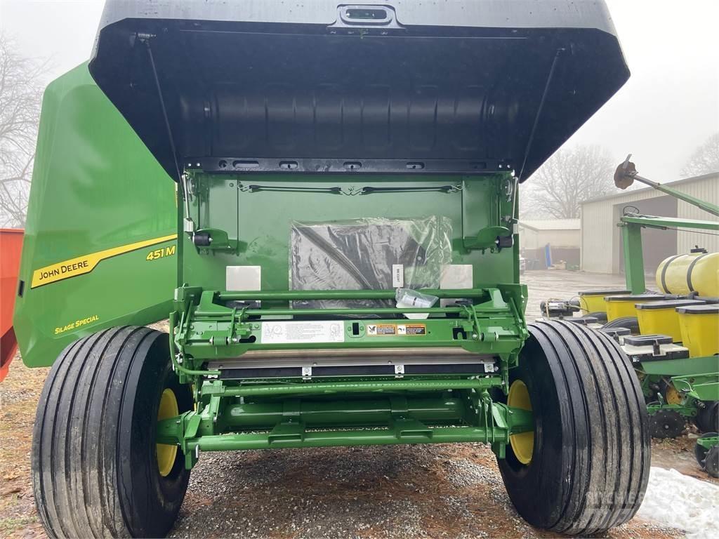 John Deere 451M Rundballenpressen