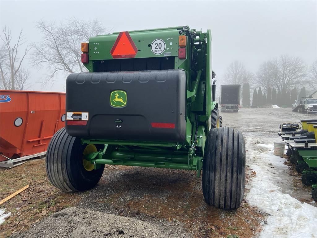 John Deere 451M Rundballenpressen
