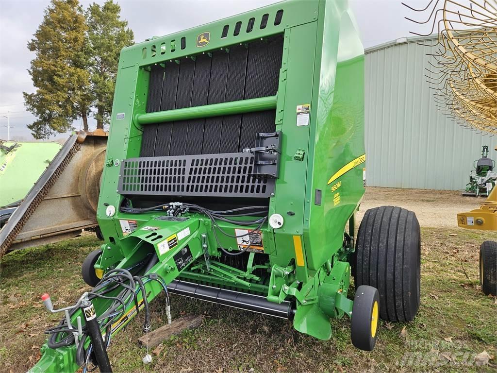John Deere 560M Rundballenpressen