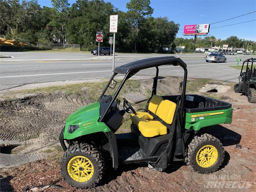 John Deere 590M Arbeitsfahrzeuge