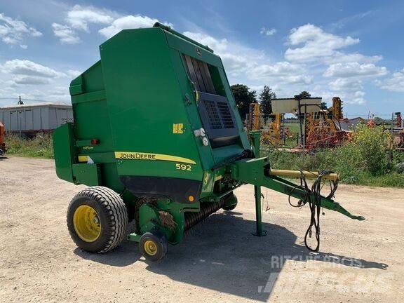 John Deere 592 Rundballenpressen