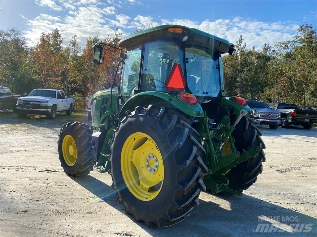 John Deere 6135E Traktoren