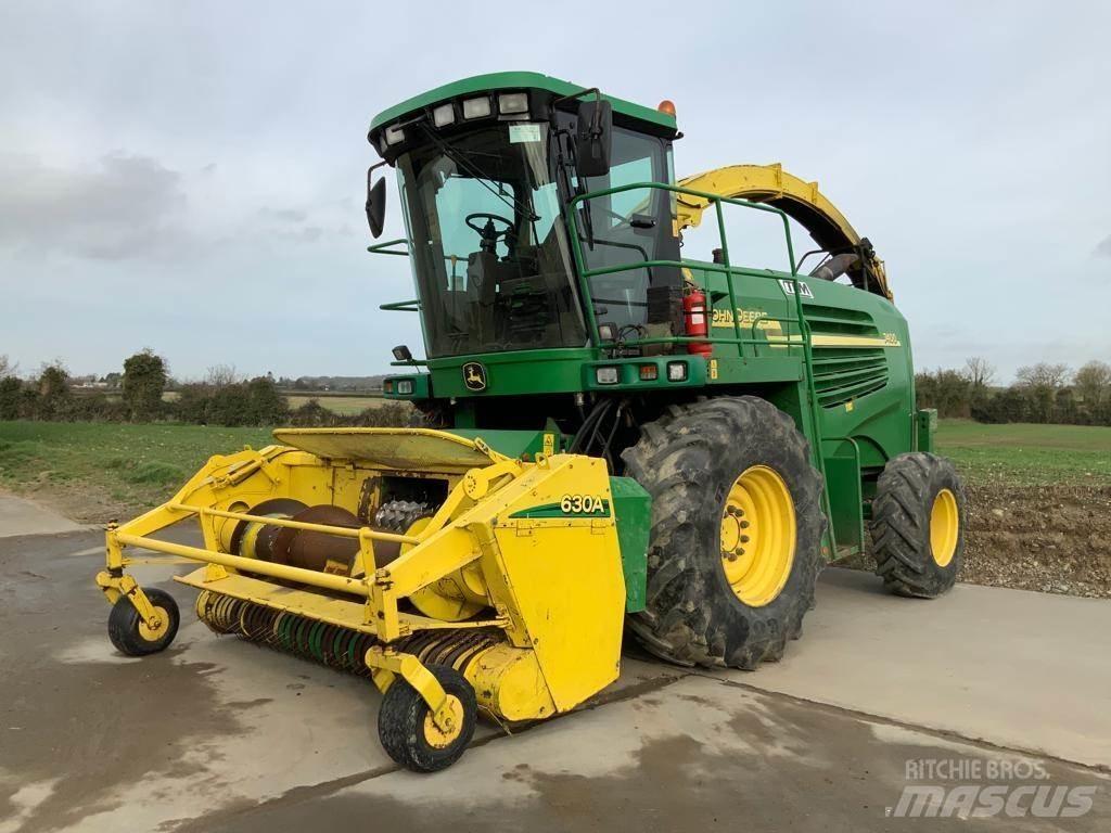 John Deere 7400 Feldhäcksler