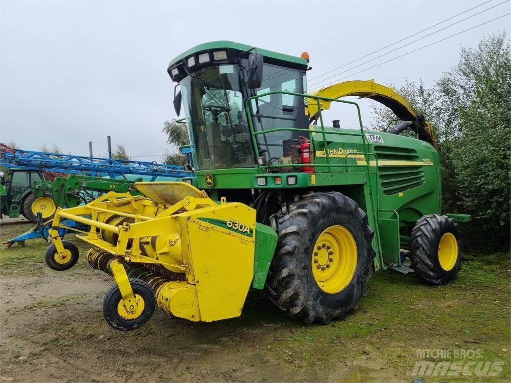 John Deere 7400 Feldhäcksler