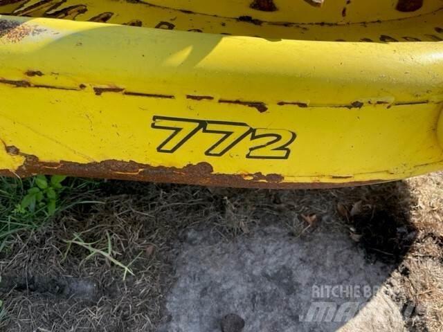 John Deere 772 Sonstige Grünlandgeräte