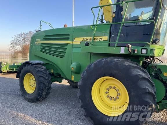 John Deere 7750 Feldhäcksler