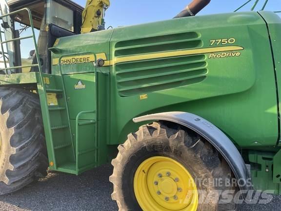 John Deere 7750 Feldhäcksler