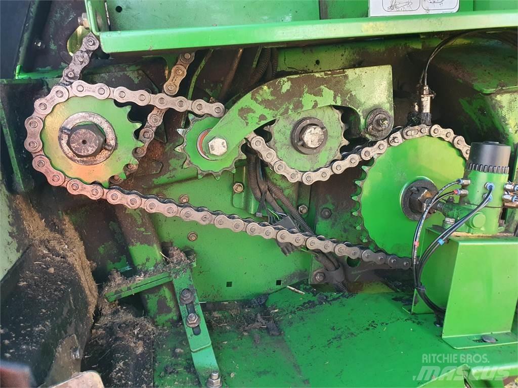 John Deere 854 Rundballenpressen