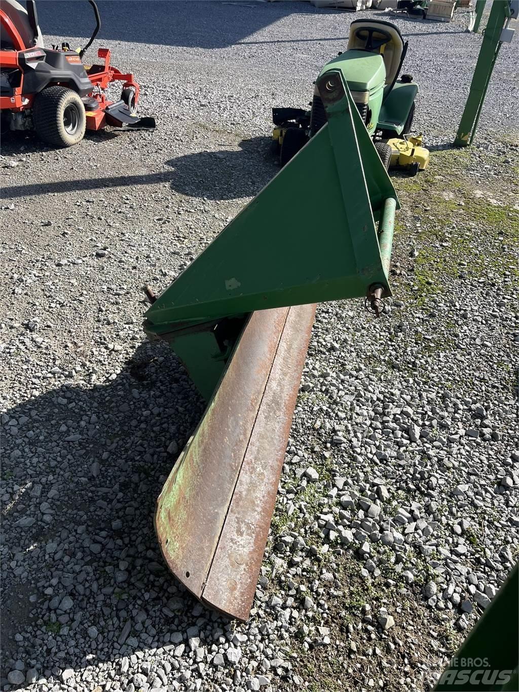 John Deere RB60 Schneeschilde und -pflüge