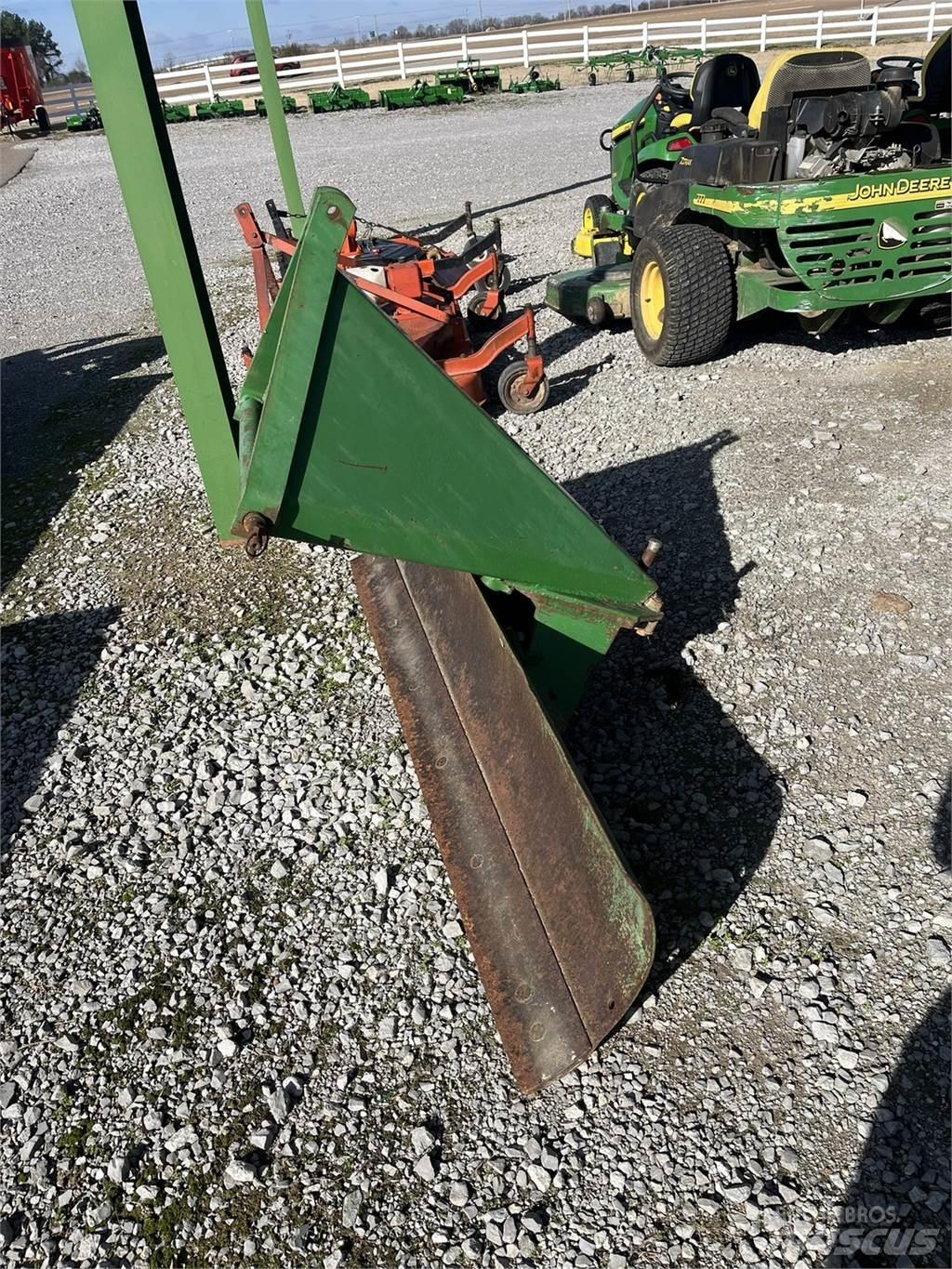 John Deere RB60 Schneeschilde und -pflüge