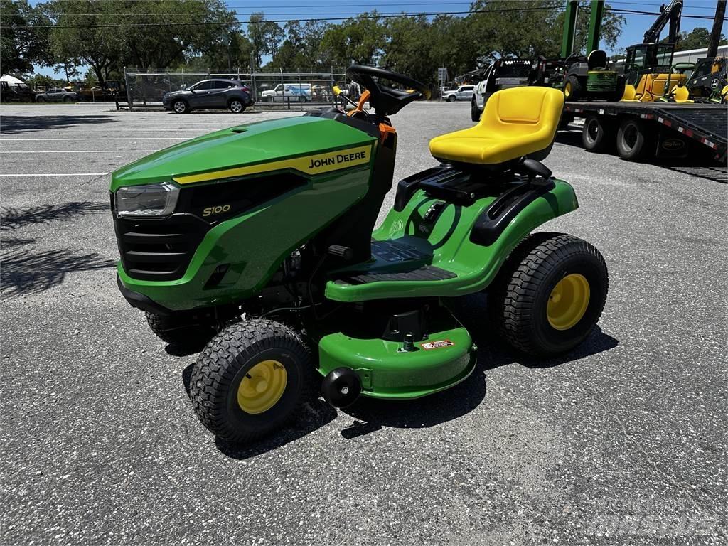 John Deere S100 Reitermäher