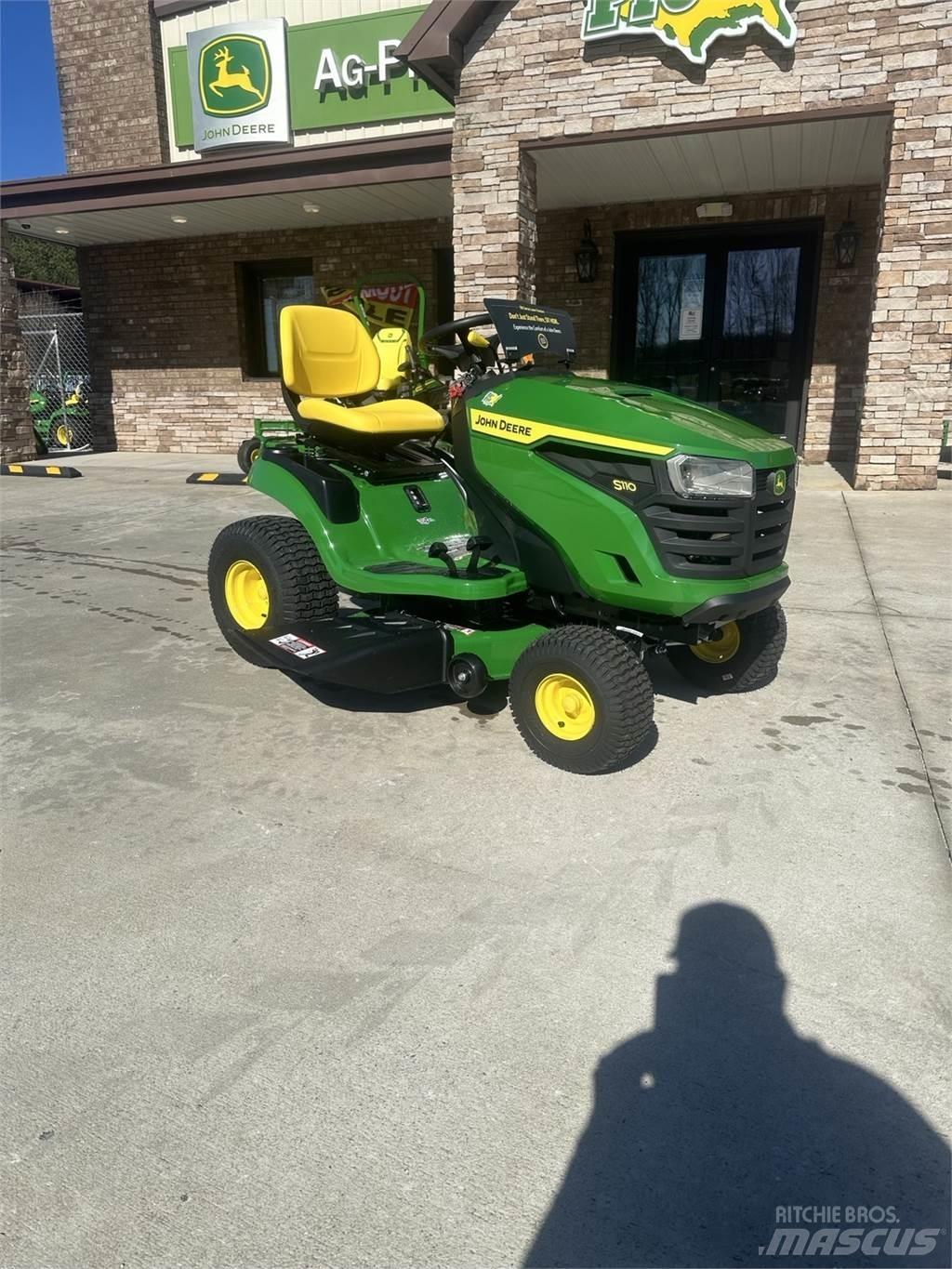 John Deere S110 Reitermäher