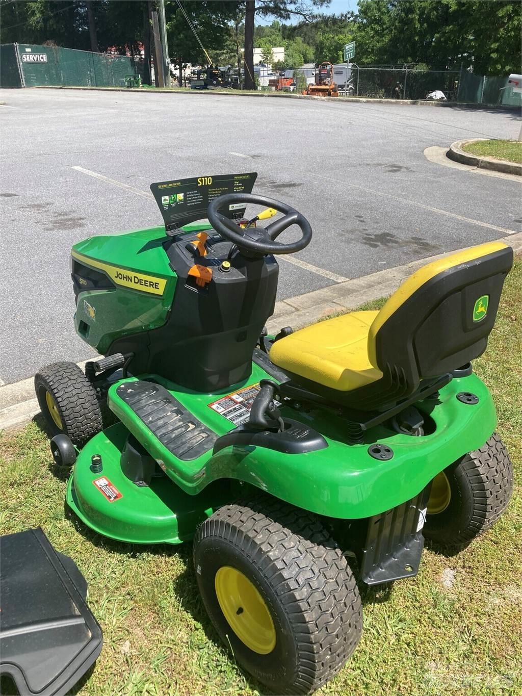 John Deere S110 Reitermäher