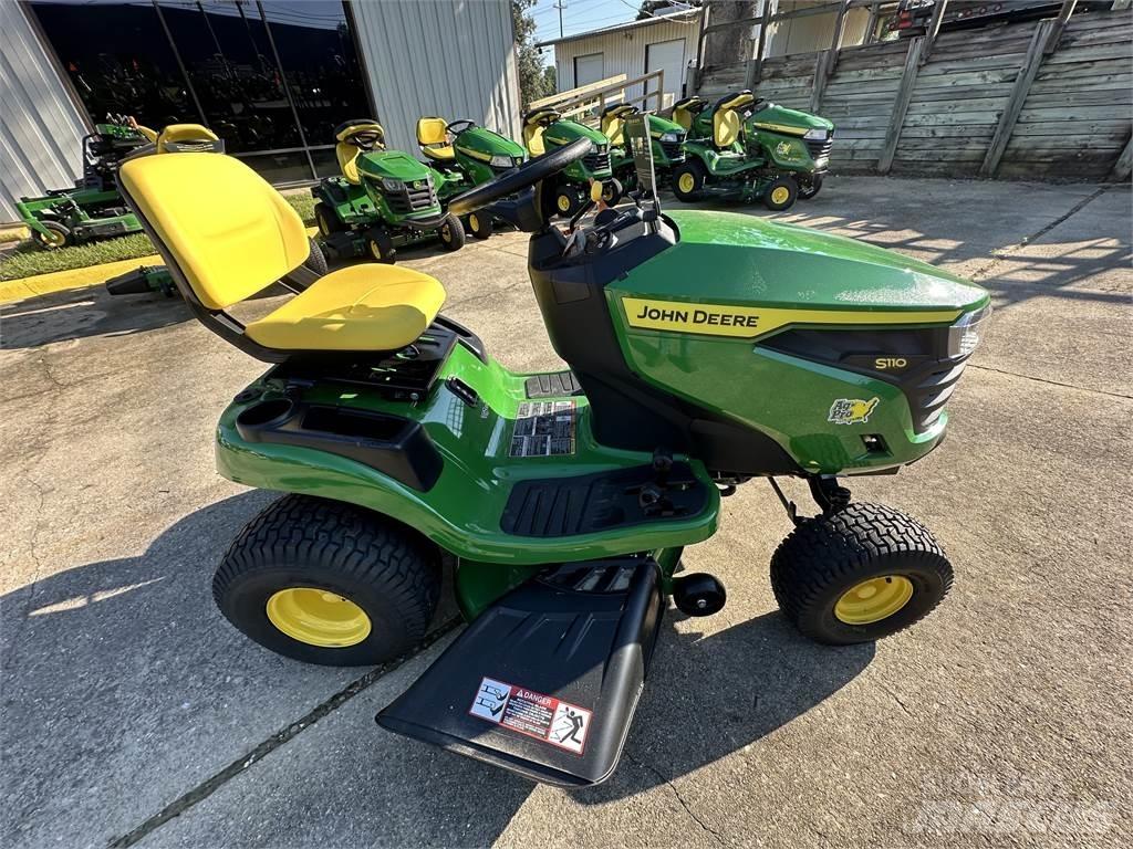 John Deere S110 Reitermäher