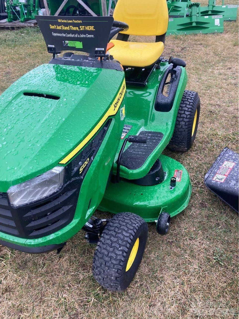 John Deere S120 Reitermäher