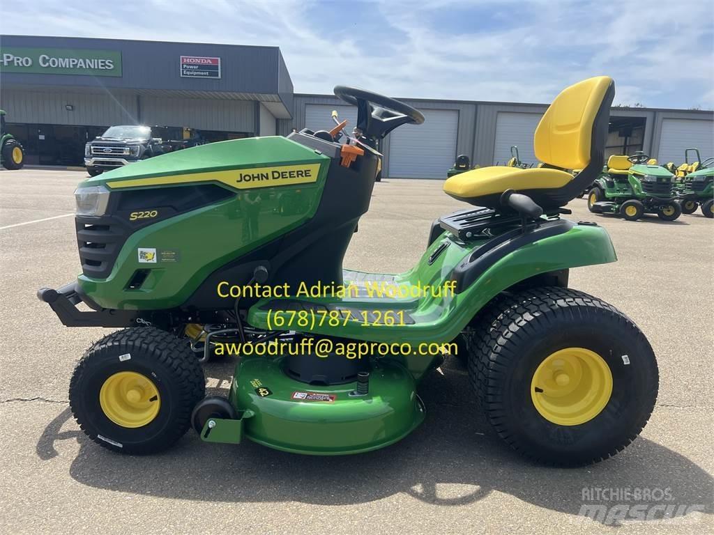 John Deere S220 Reitermäher