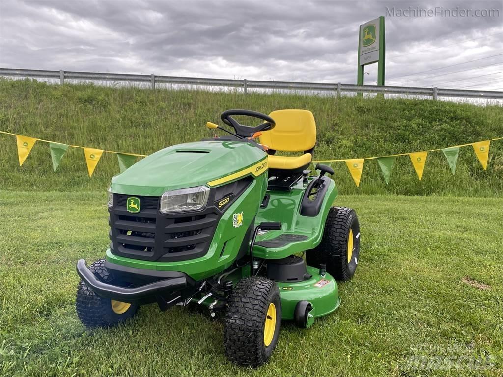 John Deere S220 Reitermäher