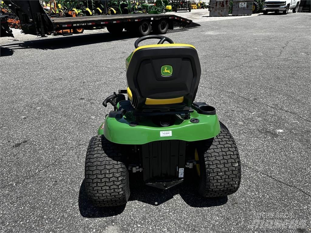 John Deere S220 Reitermäher