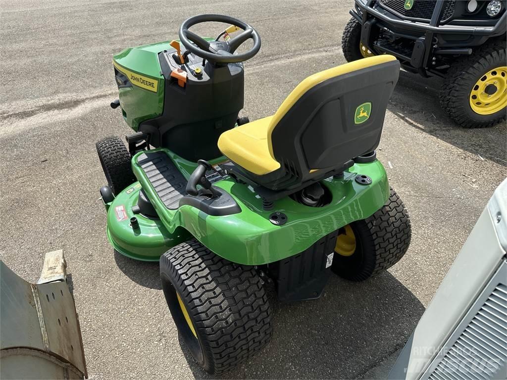 John Deere S220 Reitermäher