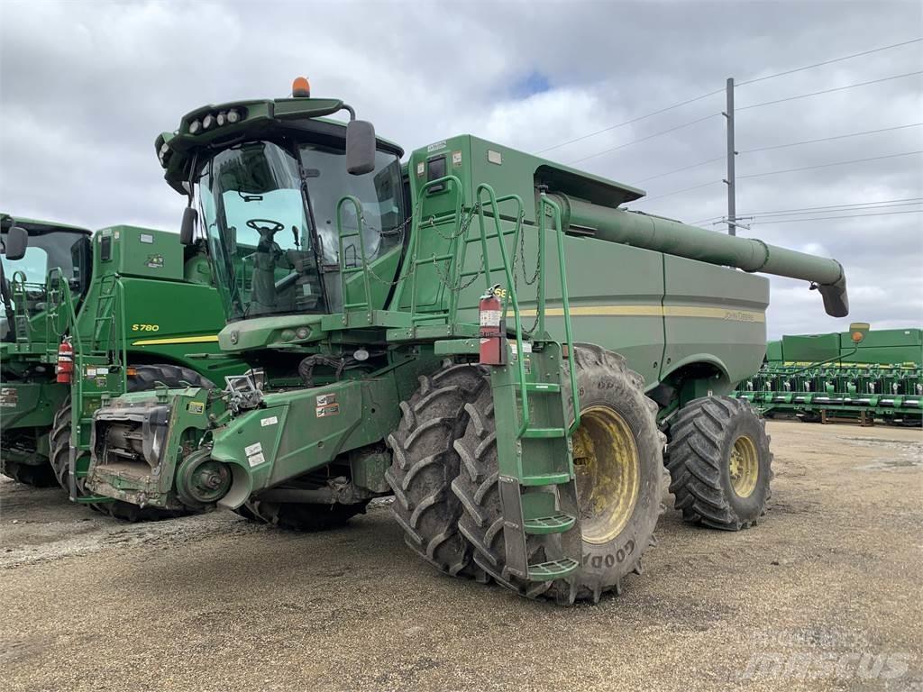 John Deere S680 Mähdrescher