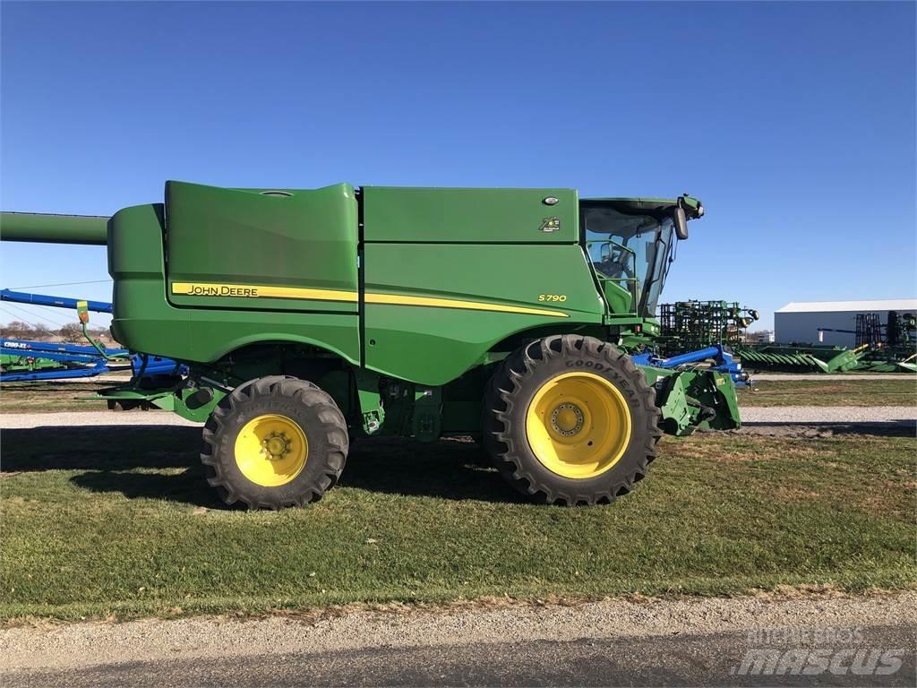 John Deere S790 Mähdrescher