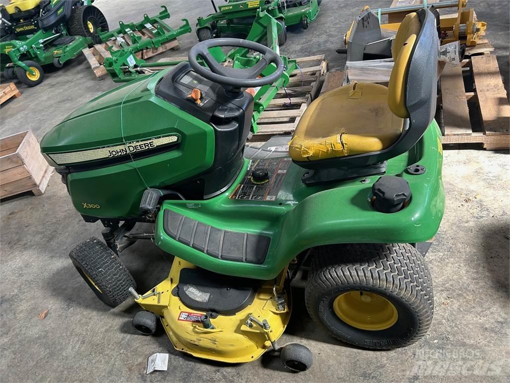 John Deere X300 Reitermäher