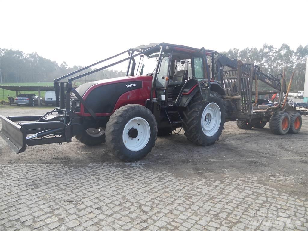 Valtra T121 Krane und Lader