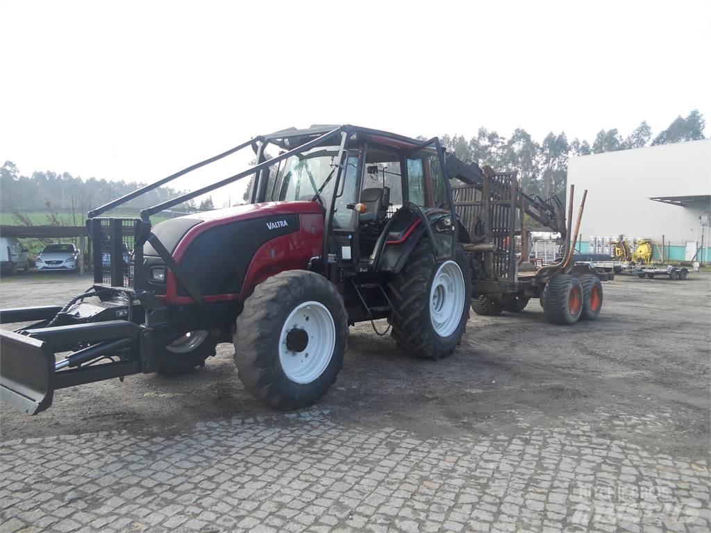 Valtra T121 Krane und Lader