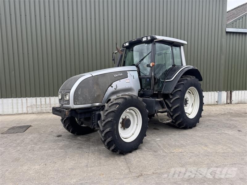 Valtra T 121 Traktoren