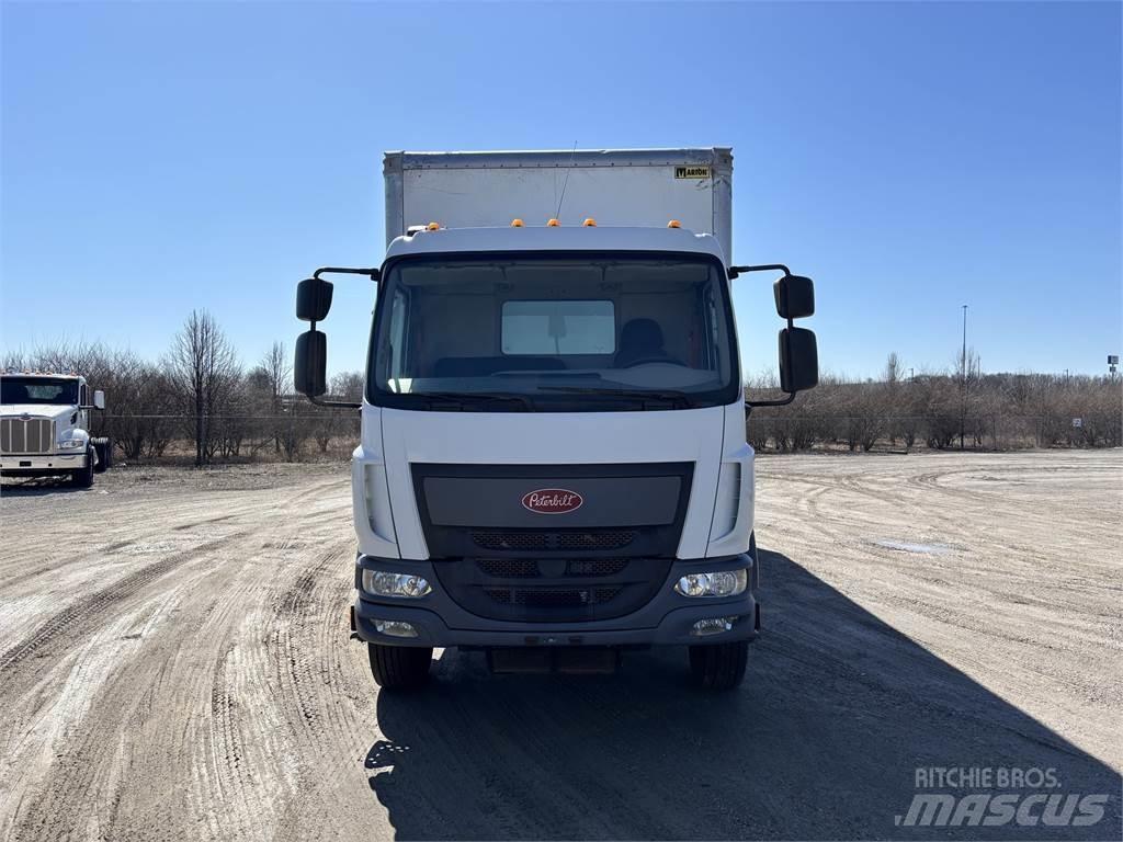 Peterbilt 220 Kofferaufbau