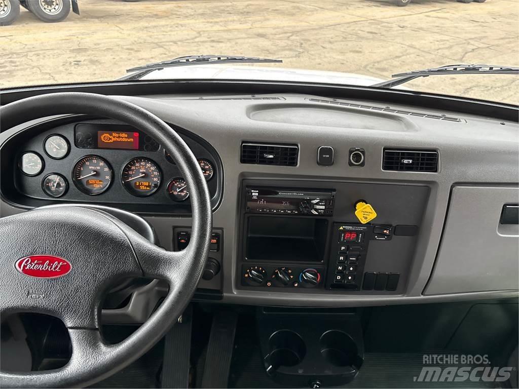 Peterbilt 337 Kofferaufbau
