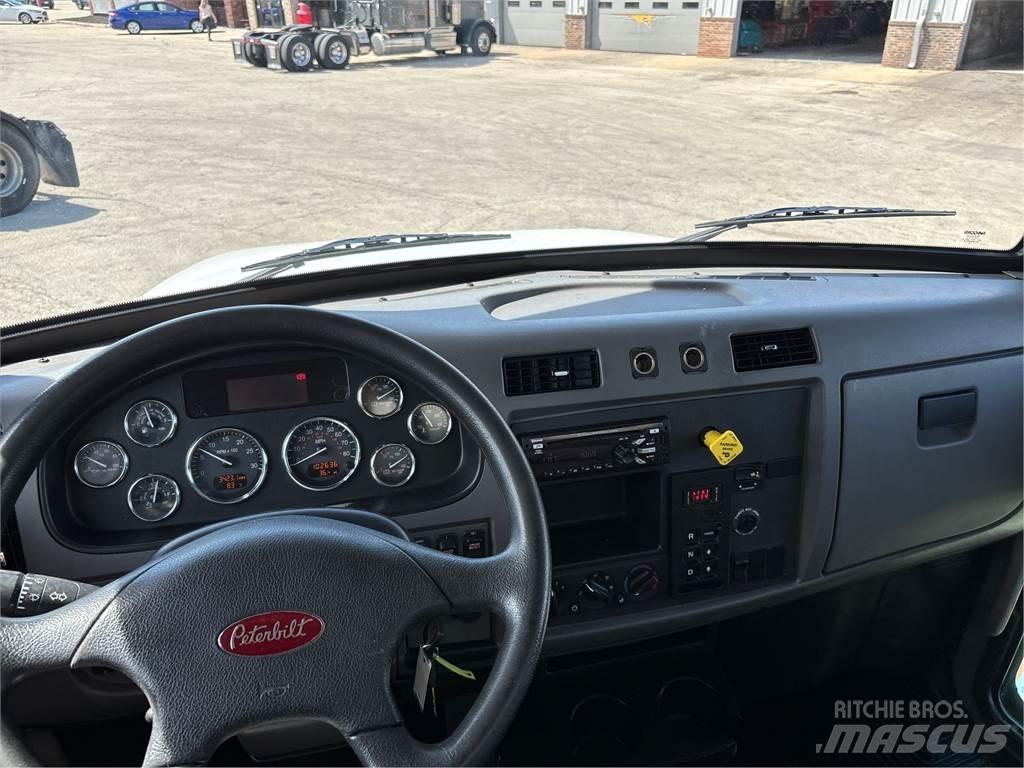Peterbilt 337 Kofferaufbau