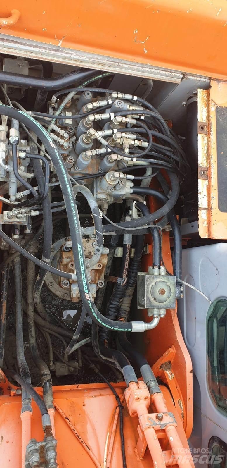 Kobelco E215LC Raupenbagger