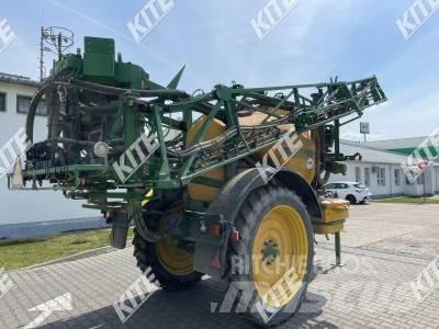 John Deere 832/18i Anhängespritzen