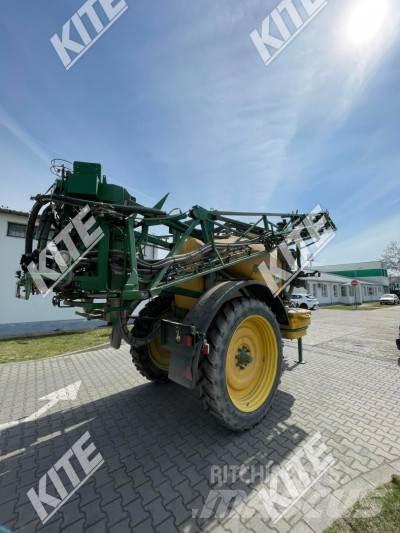 John Deere 832/18i Anhängespritzen