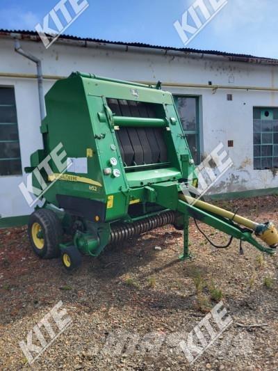 John Deere 852 Rundballenpressen