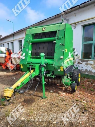 John Deere 852 Rundballenpressen