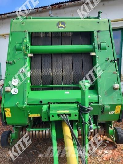 John Deere 852 Rundballenpressen