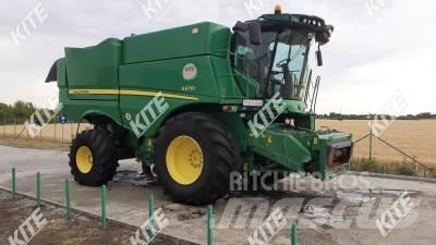 John Deere S670 Mähdrescher