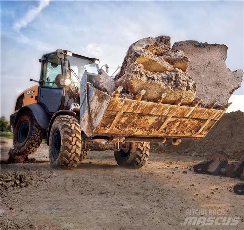 CASE 321F Radlader