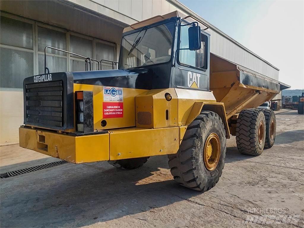 CAT D250E Dumper - Knickgelenk