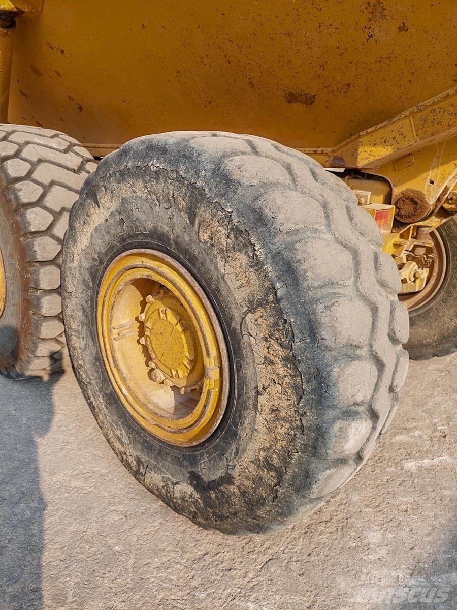 CAT D250E Dumper - Knickgelenk