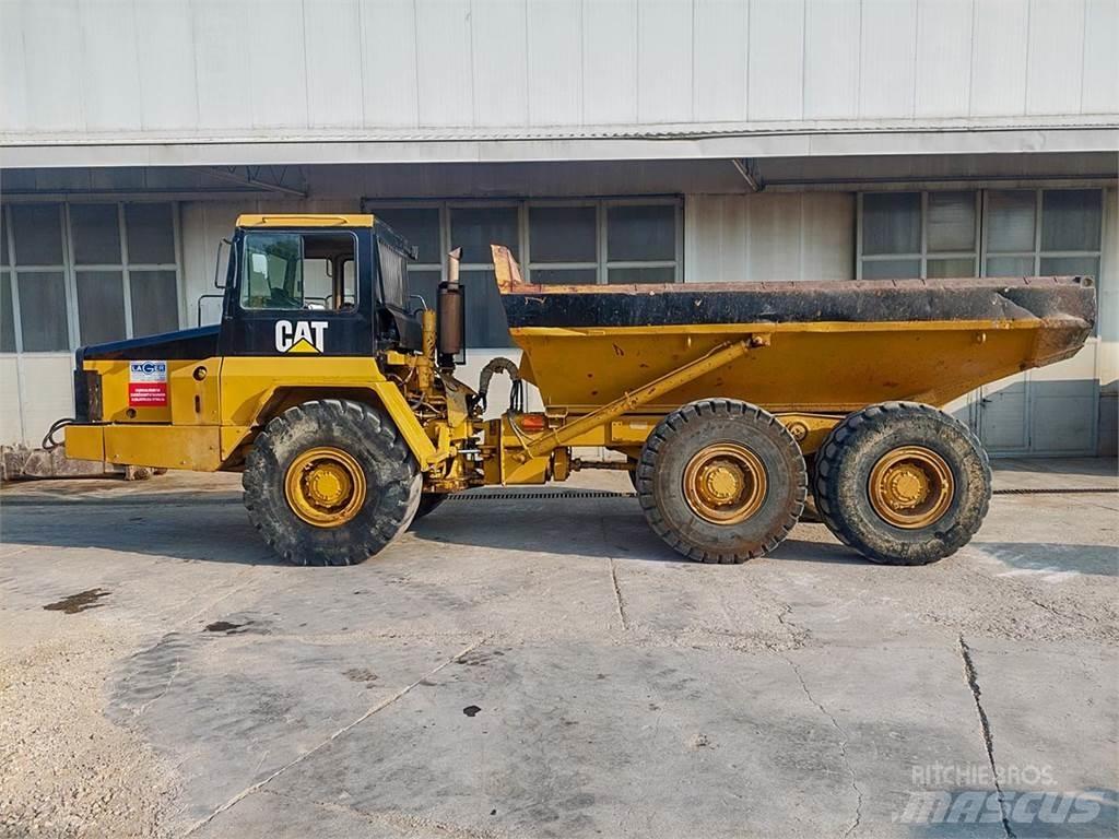 CAT D250E Dumper - Knickgelenk