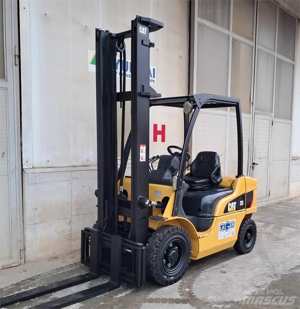 CAT DP25N Dieselstapler