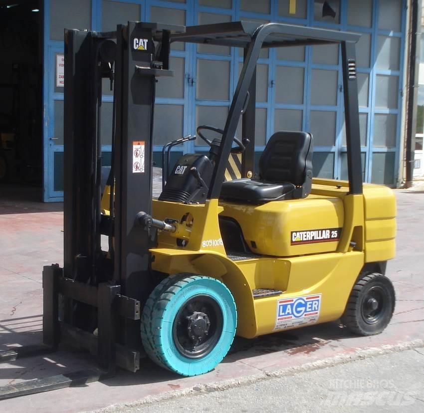 CAT GP25 Gasstapler